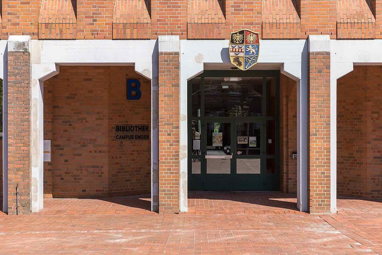 The entrance to the campus library in Emden, a brick arcade with the university coat of arms above the door