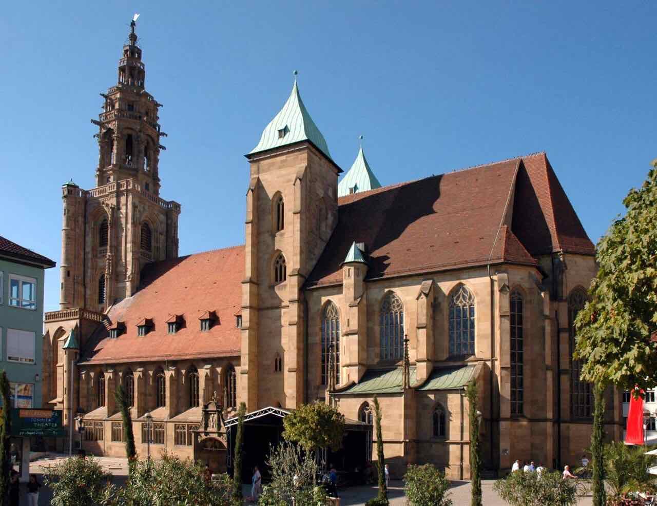 The Kilianskirche in Heilbronn, a sandstone church with a red-tiled roof and a tall Renaissance tower, under a clear blue sky