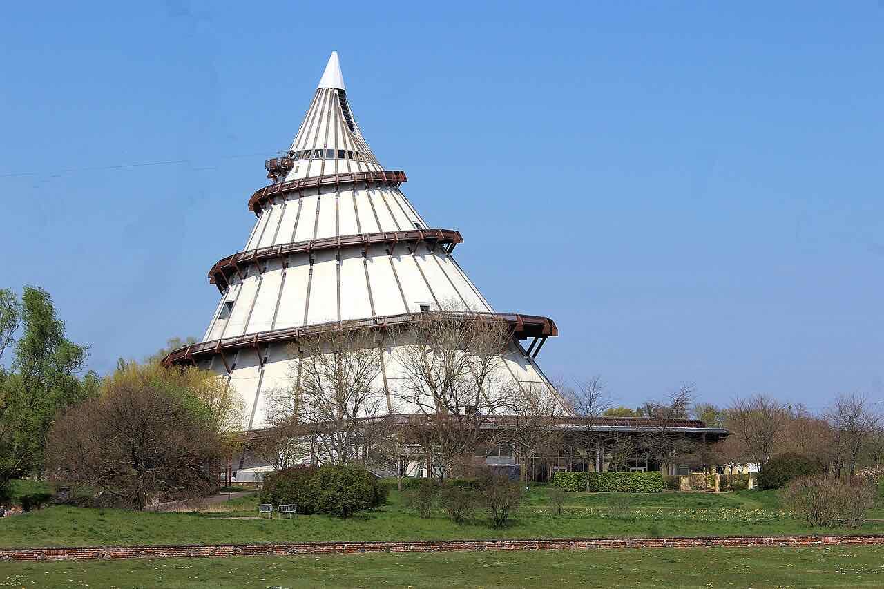 The Jahrtausendturm tower rising behind lawns and trees in the Elbauenpark