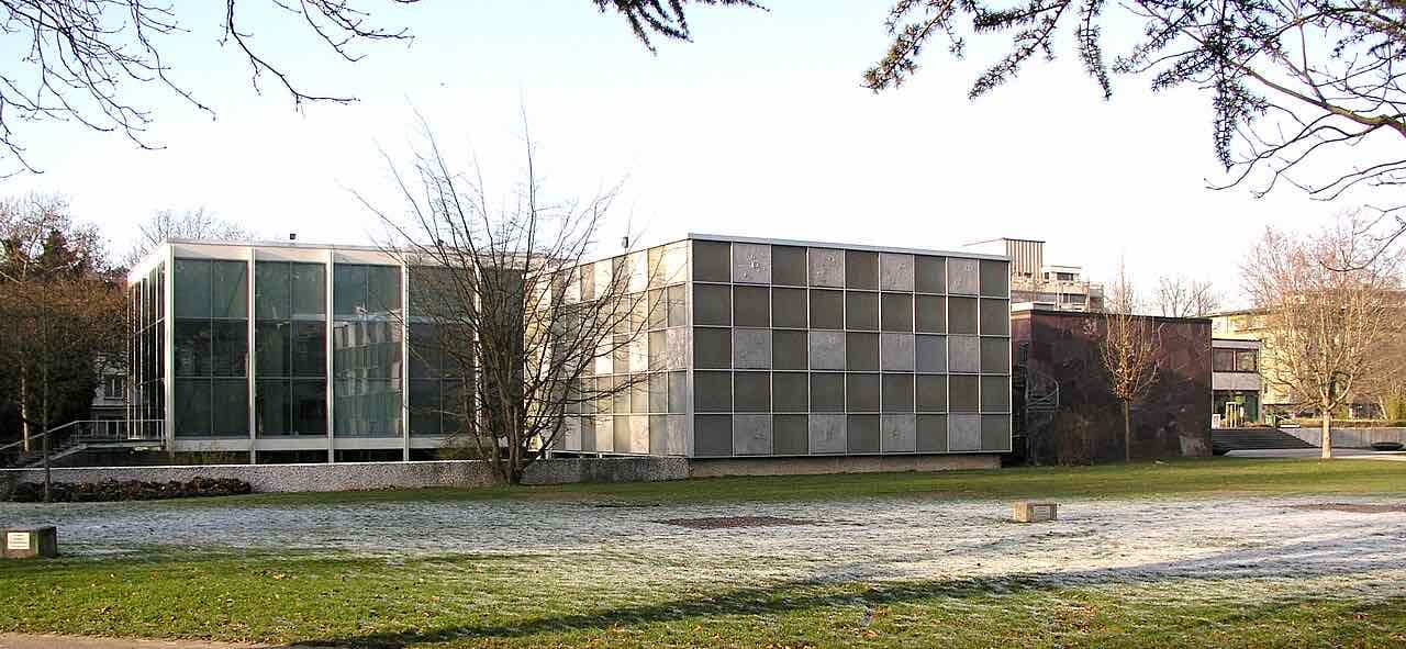 The glass-and-panel modernist Reuchlinhaus seen across a frosty lawn in the Stadtgarten