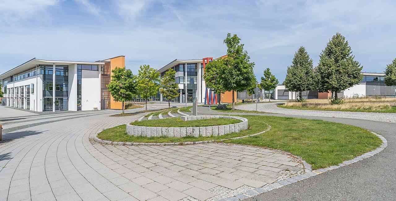 The main campus buildings of Hof University of Applied Sciences at Alfons-Goppel-Platz