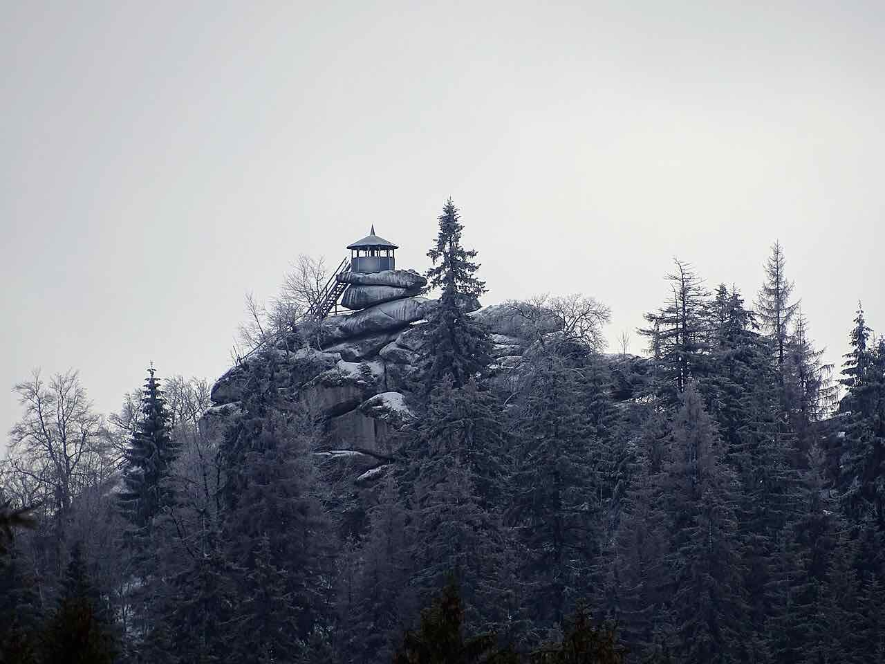 The Großer Waldstein, a wooded hill with rock outcrops in the Fichtel Mountains